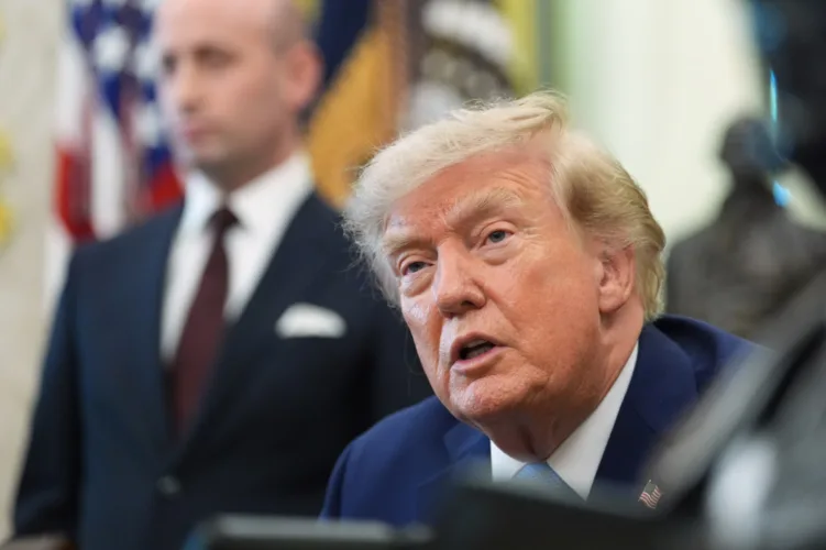 Trump again tries to restrict birthright citizenship
